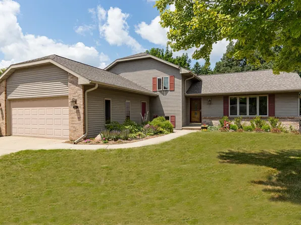 2525 Parkside Dr, Oshkosh, WI 54901