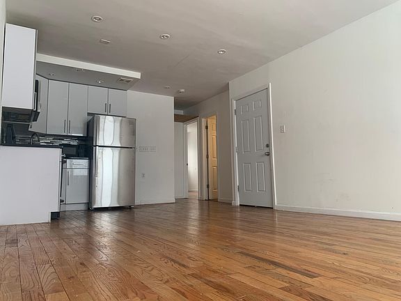 2nd image of 122 Beach 27 St