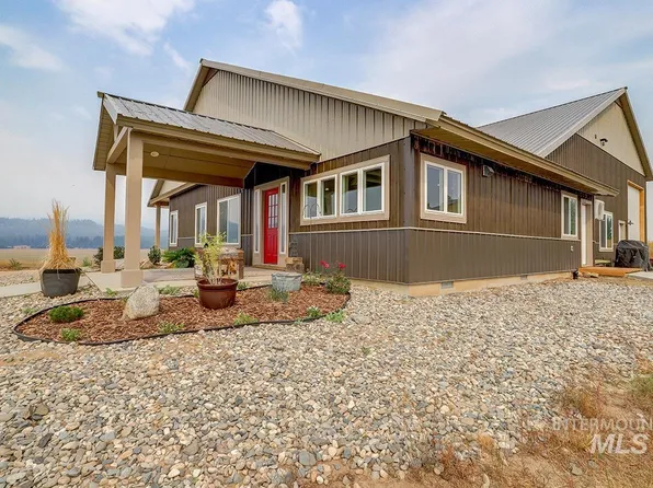 50 Hinckley Rd, Cascade, ID 83611
