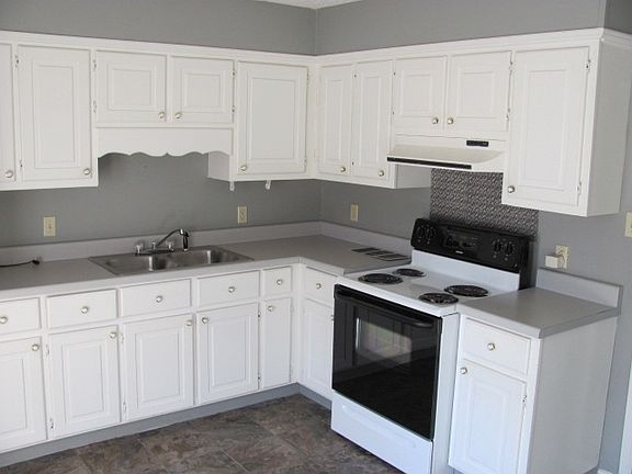 3rd image of 213 Keith St