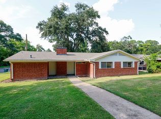 2714 Pine Shadows Dr, Huntsville, TX 77320