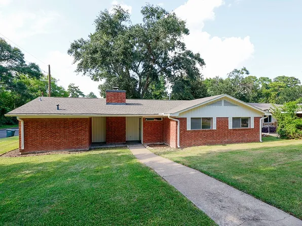2714 Pine Shadows Dr, Huntsville, TX 77320