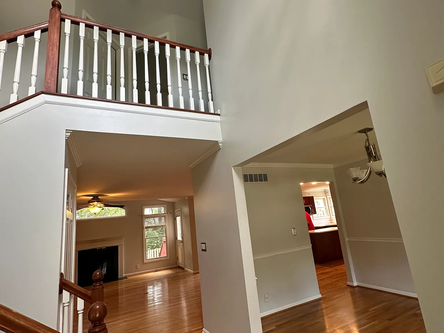 4 bed, 2.5 bath, 2780 sqft, $3,200 — Photo 2