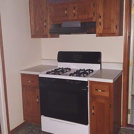 4th image of 732 Hanson St