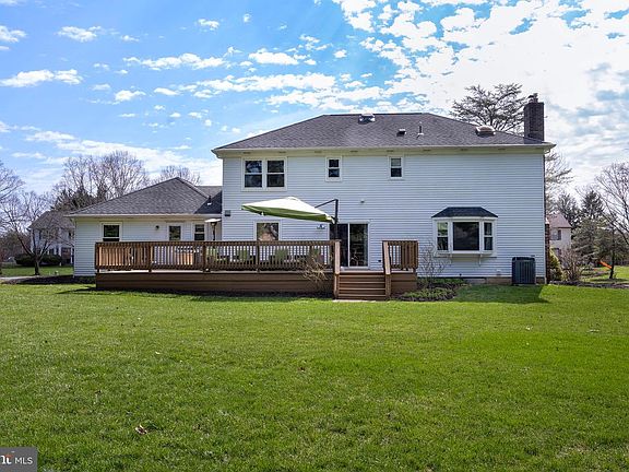 4th image of 6 Greenfield Dr N