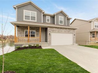 1307 SW 10th Ter, Oak Grove, MO 64075