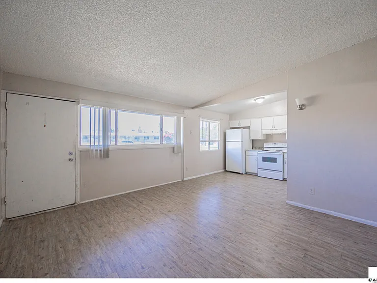 2123 W Devonshire Ave #9 — Photo 3