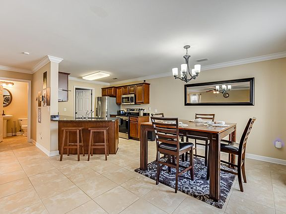 5th image of 809 Sugar Plum Ln