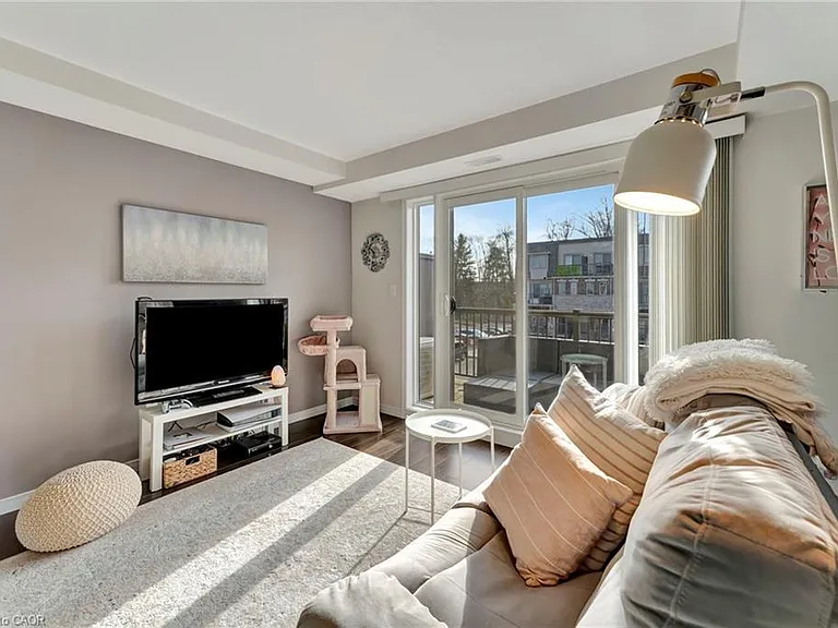 236 Rachel Cres #1 — Photo 2