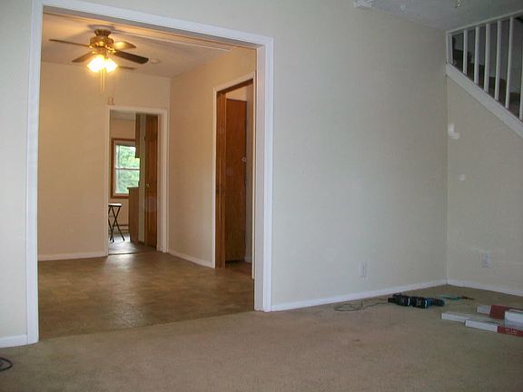 5th image of 615 Thomas Ave N