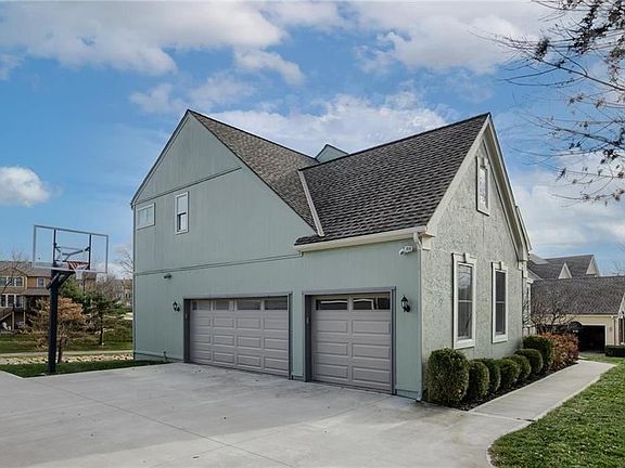 3rd image of 14605 Howe Dr
