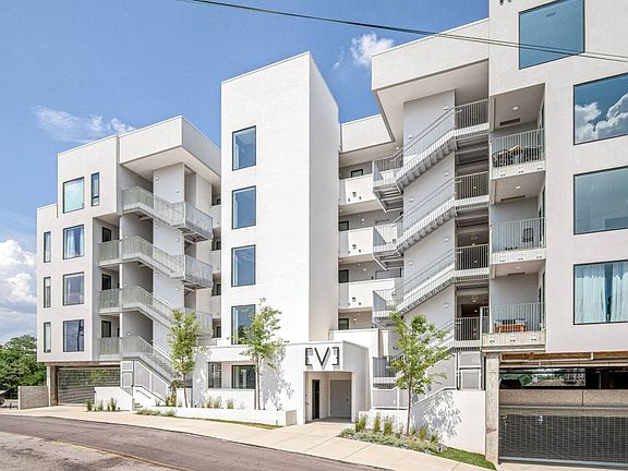 5th image of 700 1st Ave N #301