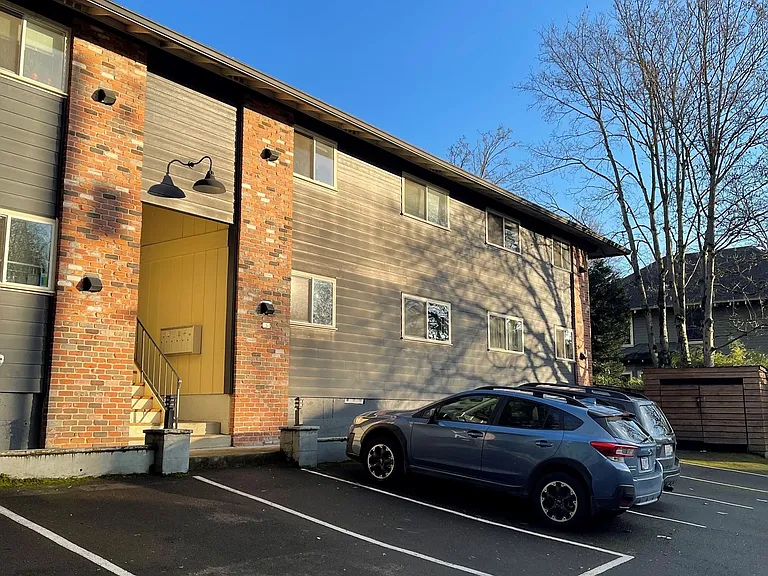 130 SE 30th Pl — Photo 7