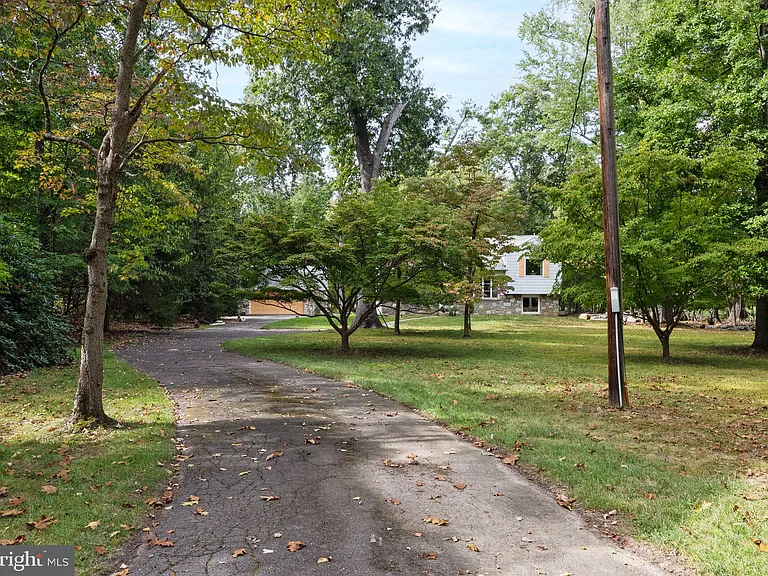 601 Cathcart Rd — Photo 38