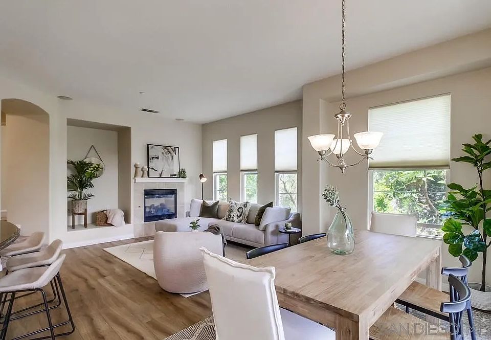 1st image of 2764 Escala Cir