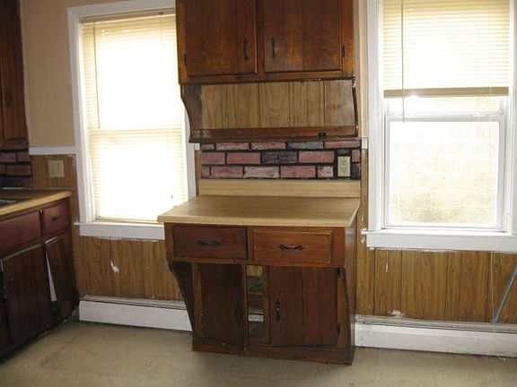 5th image of 220 Whittier Ave