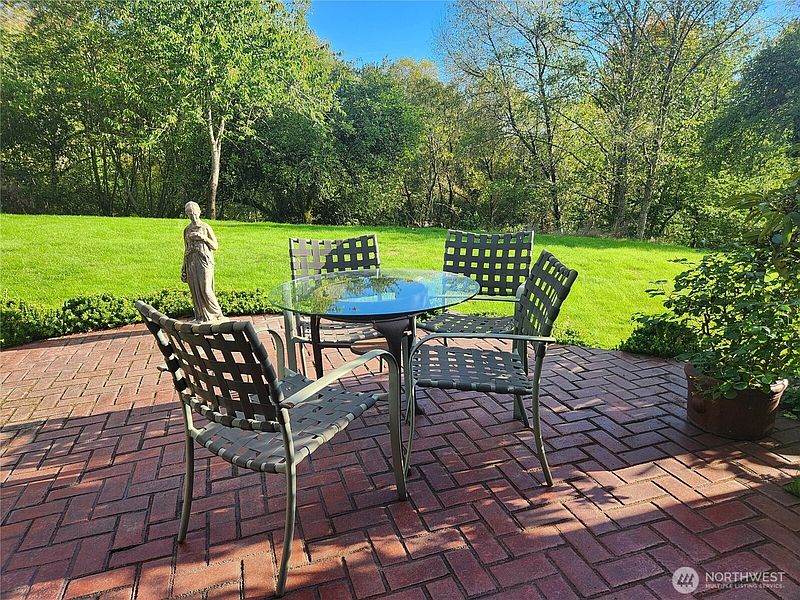 5th image of 9859 Redmond Woodinville Road NE
