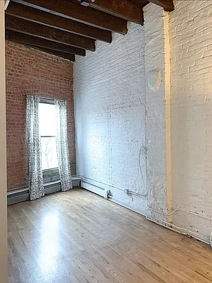 Rented by Ozymandius Realty | media 31