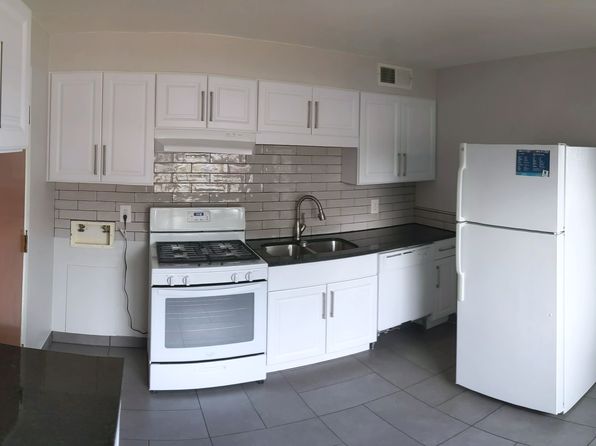 10204 Candelaria Rd NE