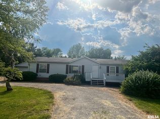13089 Becker St, Tallula, IL 62688