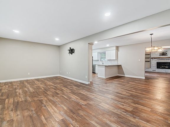 4th image of 218 W Eliff St