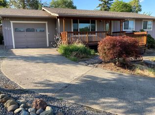 1037 NE Dewey Dr, Grants Pass, OR 97526
