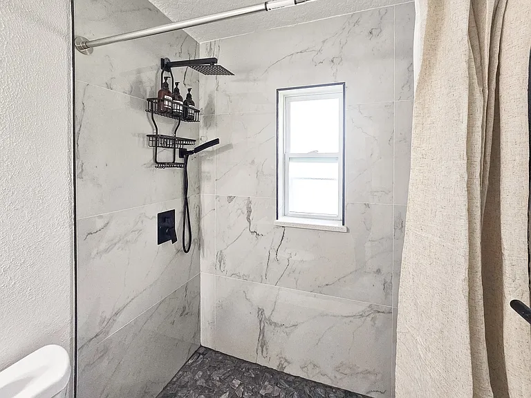 1107 E South St — Photo 36