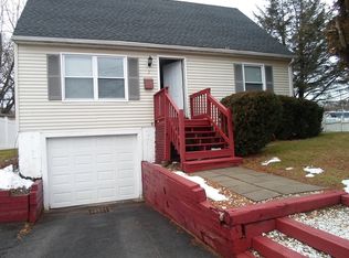 2 Amesbury St, Worcester, MA 01605