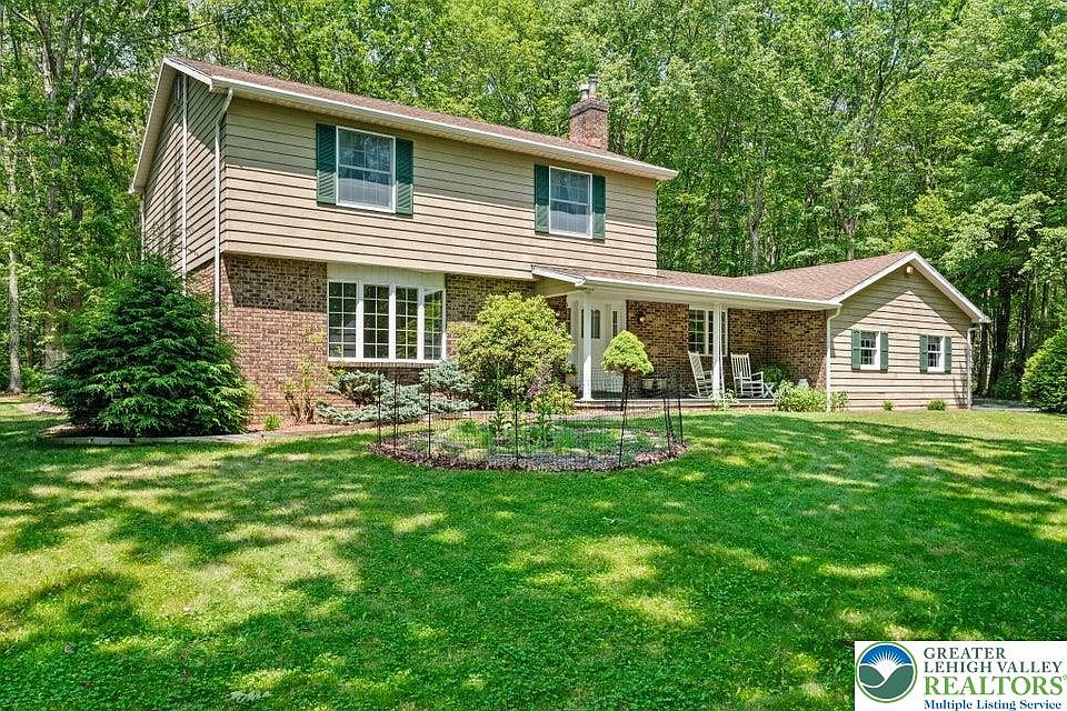 1st image of 450 Bear Creek Lake Dr