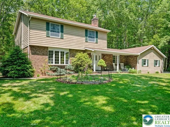 450 Bear Creek Lake Dr, Jim Thorpe, PA 18229