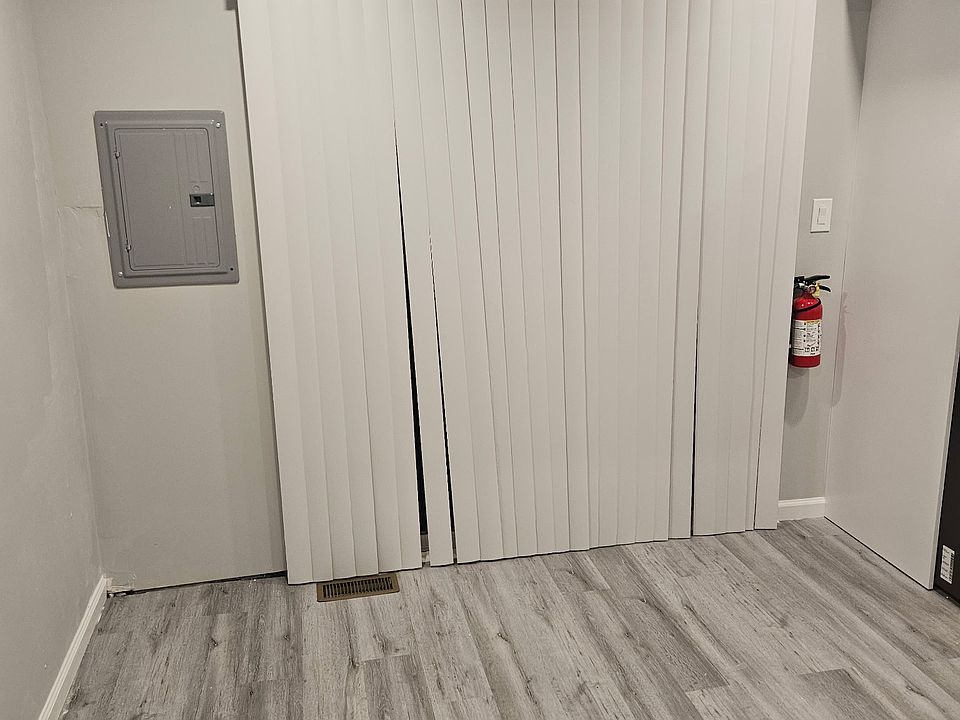 Eat-In Kitchen