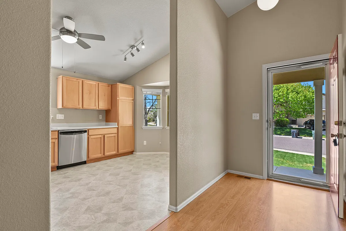 Front door and kitchen - 14530 Vine St