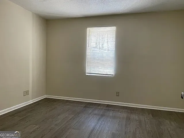 3878 Parklane Dr — Photo 3