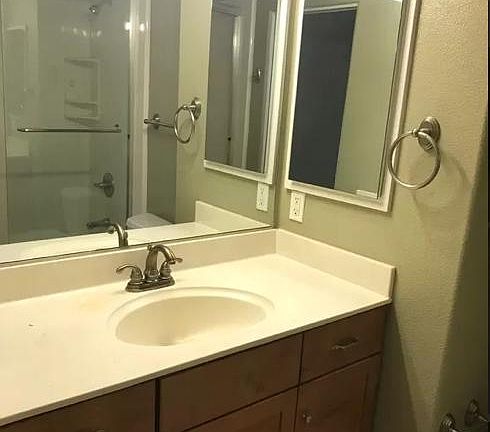 5th image of 808 Lenzen Ave Unit 113
