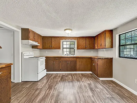 8633 Hilltop Dr — Photo 11