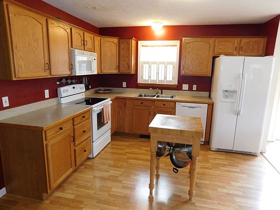 4th image of 47 Fox Ridge Dr