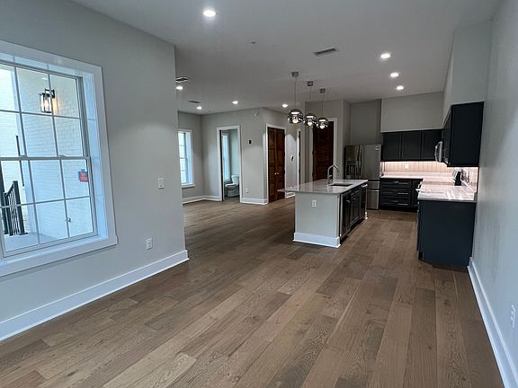 4th image of 136 W 13th St #136