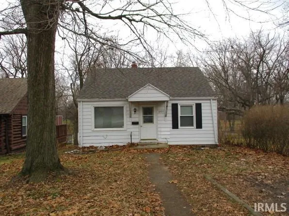 3223 Eastbrook Dr, Fort Wayne, IN 46805