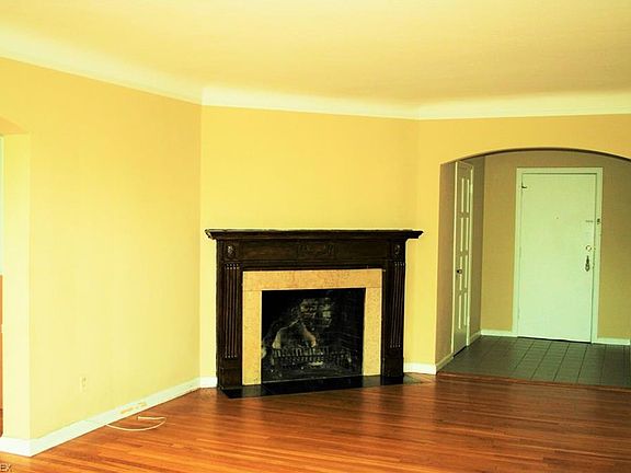 5th image of 16300 Van Aken Blvd #201A
