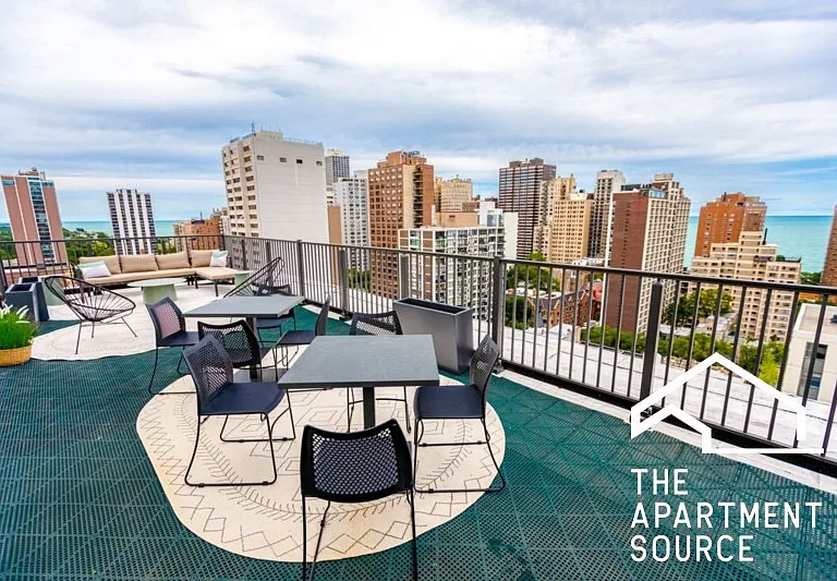 1358 N Dearborn St #5C — Photo 3