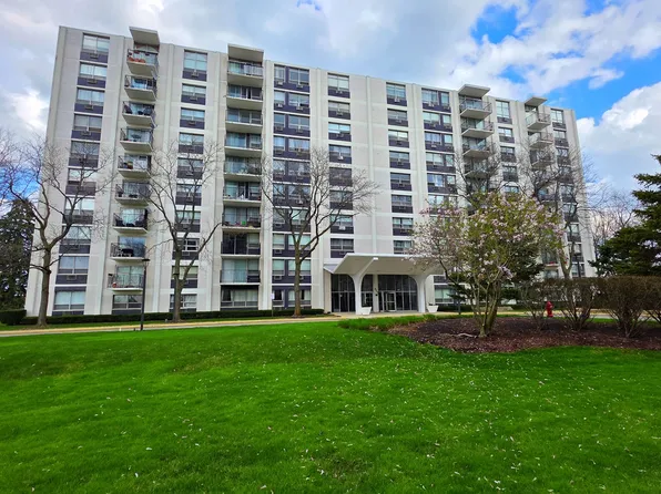 9001 Golf Rd APT 1B, Des Plaines, IL 60016