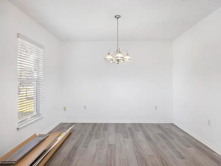 981 SW McElroy Ave — Photo 35