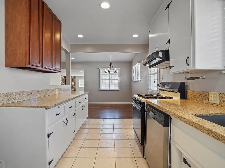 5000 Merrill St — Photo 5