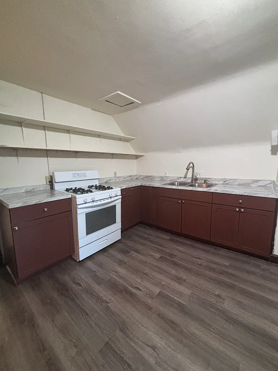 Building Photo - 1242 E Mifflin St #3