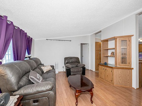 4th image of 3 Robyn Court