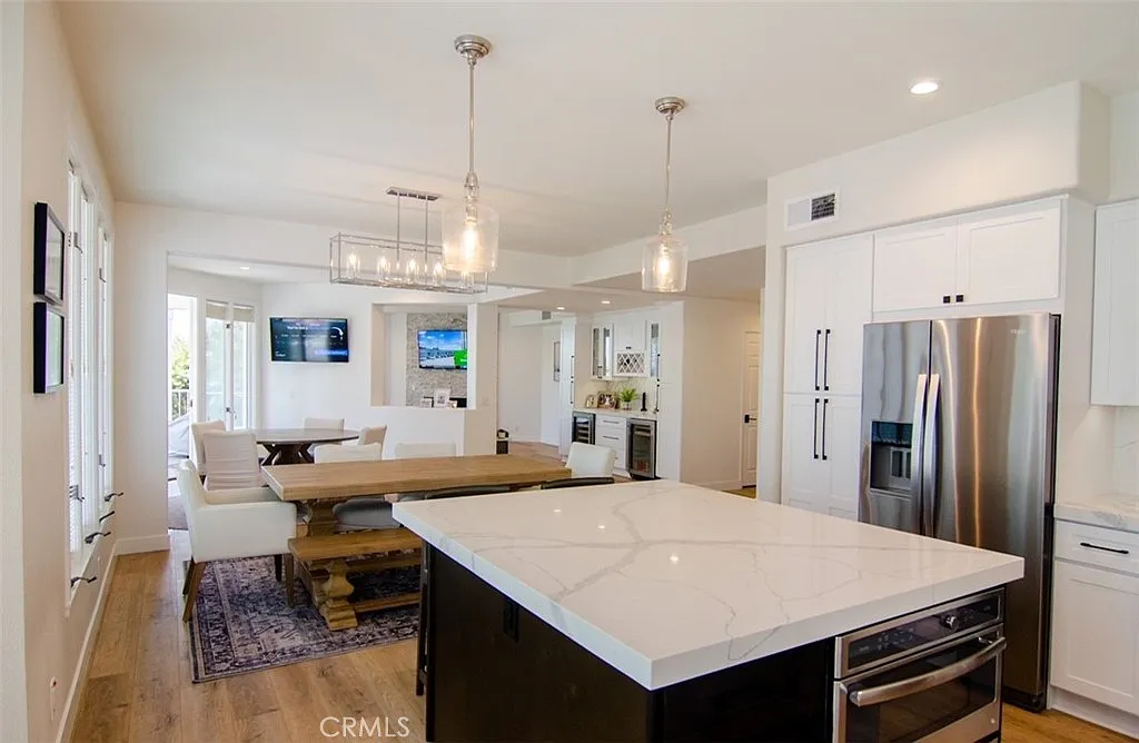 2 bed, 1989 sqft, $7,000 — Photo 3