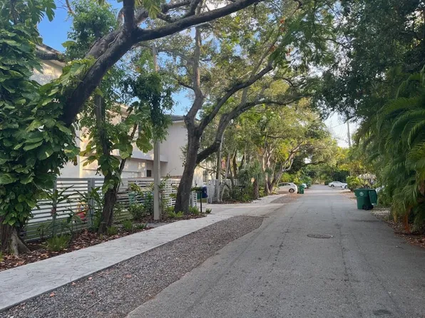 2573 Trapp Ave #D, Miami, FL 33133