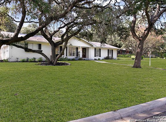 3rd image of 119 Tall Oak Dr