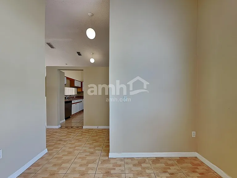 1718 Westminster Trl — Photo 10