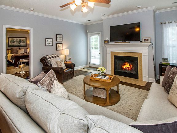 3rd image of 7028 Pemmbrooke Shire Ln
